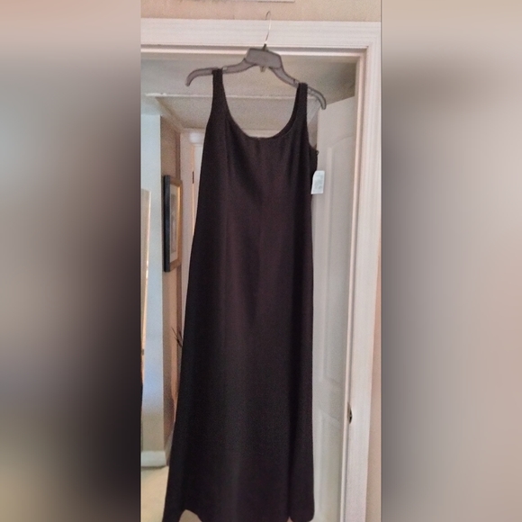 Dress - formal - Picture 2 of 4